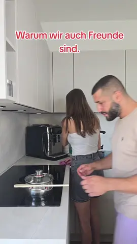 Man teilt sich alles in Leben😂 #freunde #liebe #eheleben #spaß #humor #couple #couplescomedy #fürdich 