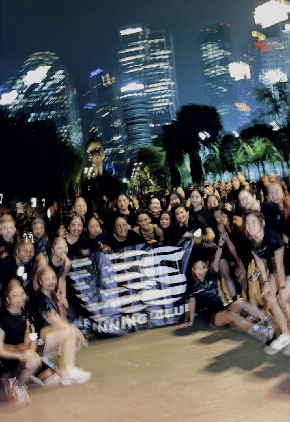Run with @USS RUNNING CLUB #ussrunning #runningclub #runtok #gbksenayan 