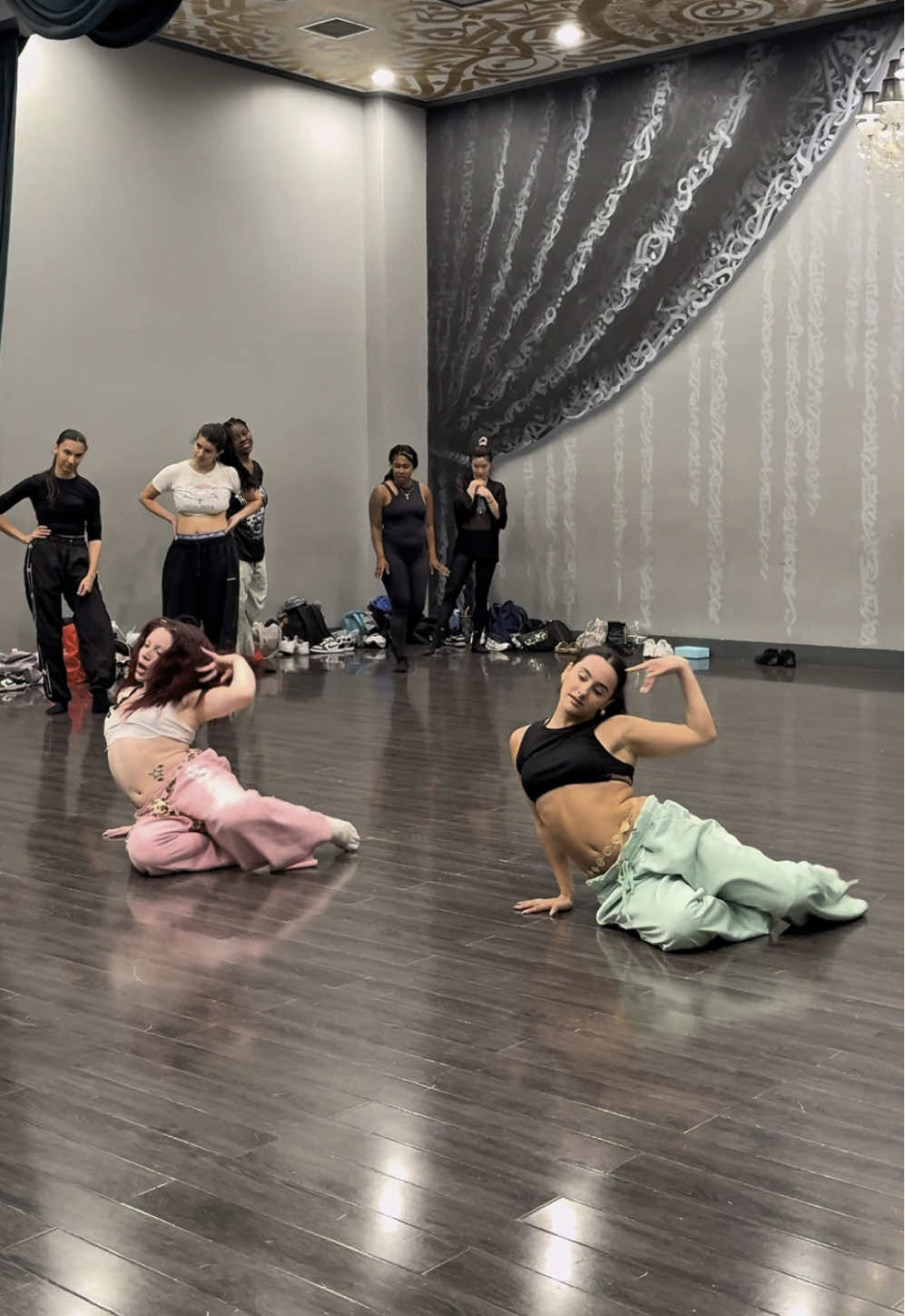 Experimenting some new choreo with @the.chlo.starrr @Jaylen💥 Vibe is: alien who just got to earth & is trying to seduce a man in her new human body, but she doesn’t know how it works yet! #workinprogress 