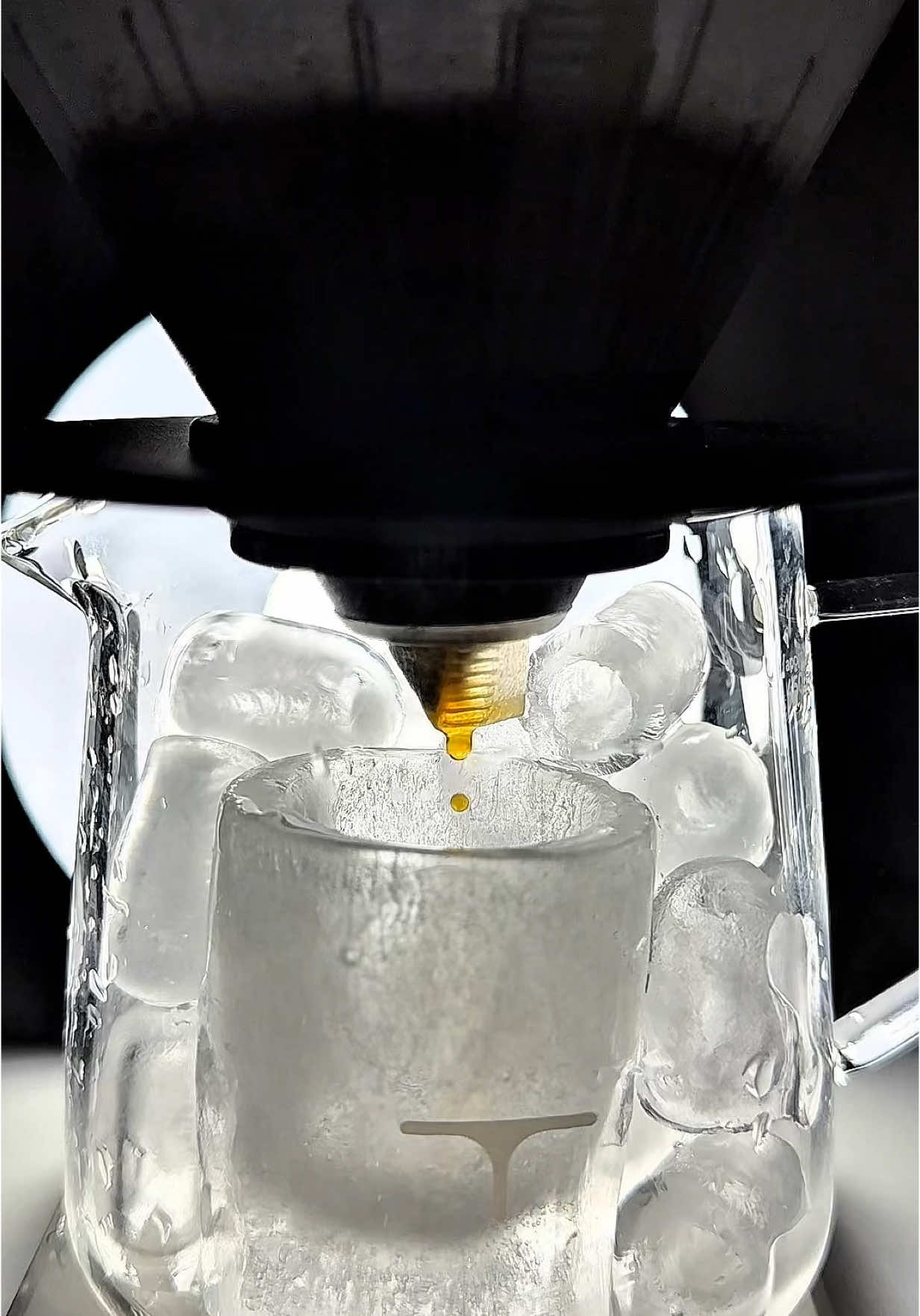 ابي مره .. #coffee #V60 #ايس_دريب #fyp #4u #pov 