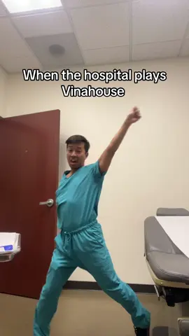 Lính got the aux cord again. #physicianassistant #physicianassociate #vinahouse #viet #vietnamese #vietcomedy #hospitallife 