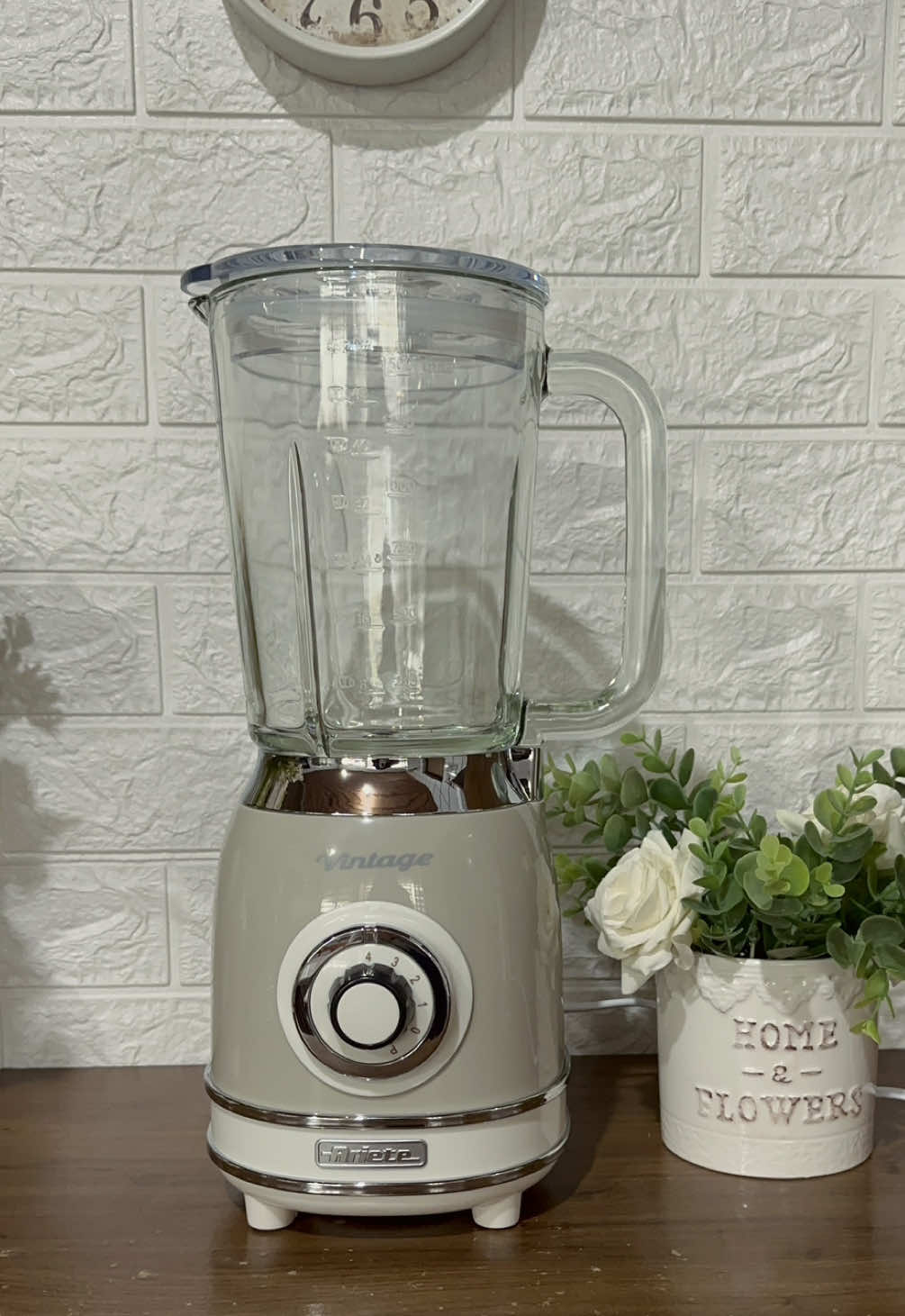 Consegui complementar meu kit da @arietebrasil da linha vintage🥹 a linha tem mais alguns elétros mas comprei os que eu mais queria! Estou extremamente grata!!! Obrigada Jesus por mais essa conquista🙏🏻 Pensa na felicidade dessa dona de casa😊 #vintage #decoracao #cozinha #donadecasa #comofazer #paravoce #foryoupag 
