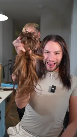 Is it giving Besties? 3 colors seamlessly Blended Extensions where?!? 👀 this is ALL MINE 😉😂 @@xtianparla##fyp##hair##hairtransformation##hairextensions##bryanthediamond