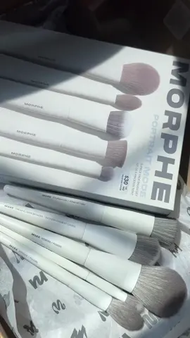 shaving brushes labeled is a GAME CHANGER because I never know or remember what each brush is used for/specifically for— so shoutout @Morphe Cosmetics with this awesome 5-piece brush set 🤩🤩 #morphe #morphecosmetics #makeupbrushes #makeupbrush #brushes #tiktokshopcreatorpicks #dealsforyoudays 