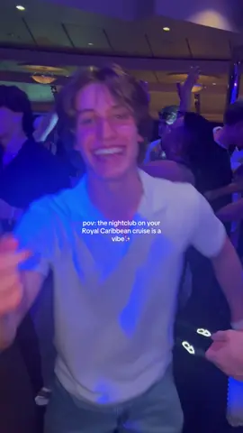 we were all just vibin 🪩 #royalcaribbean #royalcaribbeancruise #cruisenightlife #clubonthewater #dancecruise #cruisevibes #nightout #cruising #creatorsearchinsights 