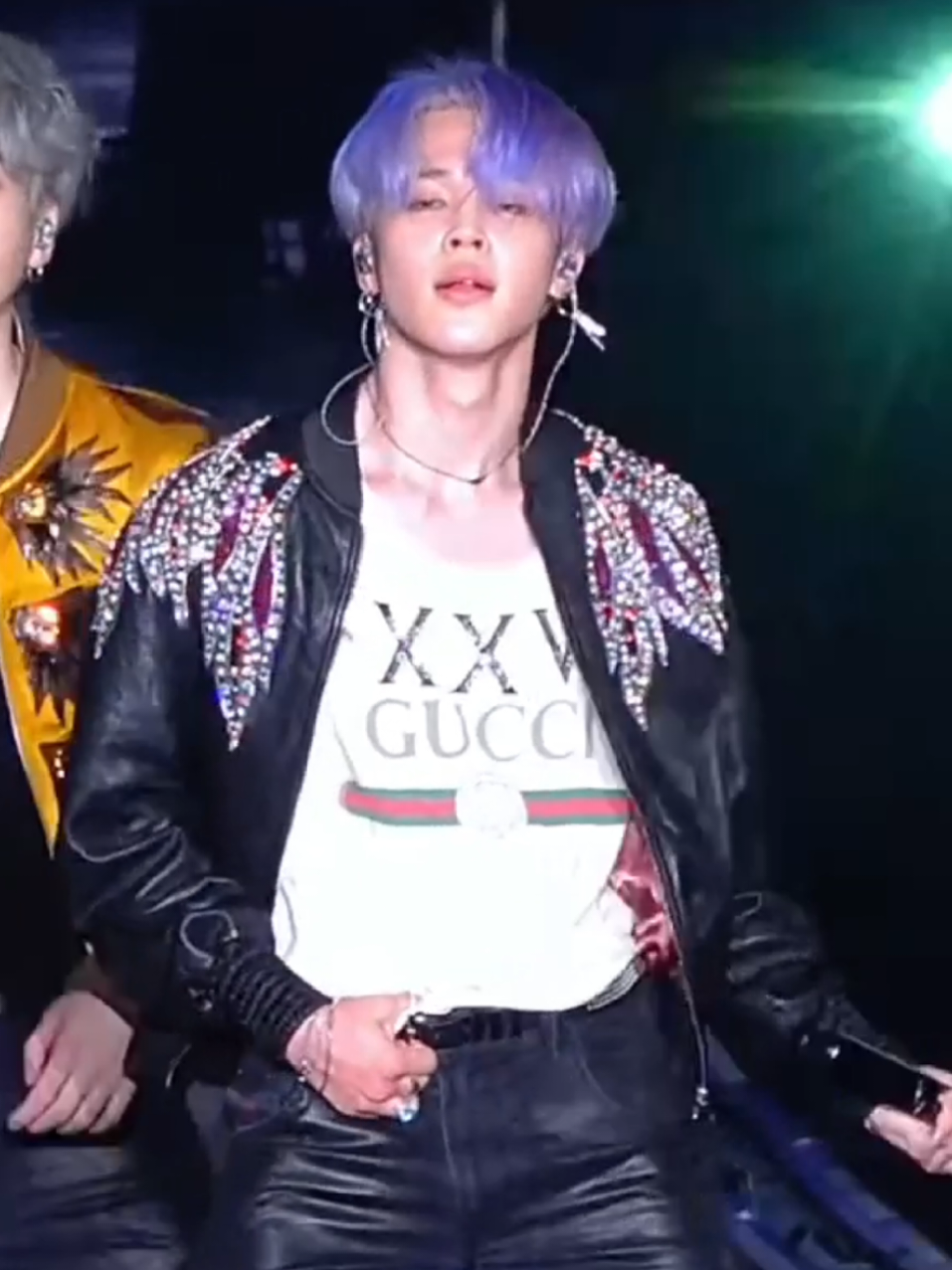Jimin looking so effortlessly ethereal while the chaos is happening ✨️😅  #jimin #parkjimin 