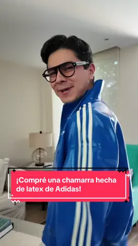 Compre la chamarra hecha totalmente de látex de Adidas! Te enseño cómo lavar ropa de látex.  #adidas #latex #latexfashion #adidasoriginals #moda #TikTokFashion #fashion #ropaaesthetic 