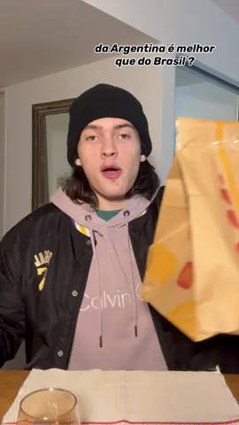 Provando o #Mcdonalds mais caro da América Latina 🤩! Qual seu lanche favorito, deles ? 