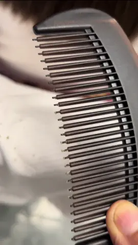 #creatorsearchinsights Dry scalp removal comb #trendingproduct #dandrufftreatment #dandruffremovaltreatment #dryscalp #comb 