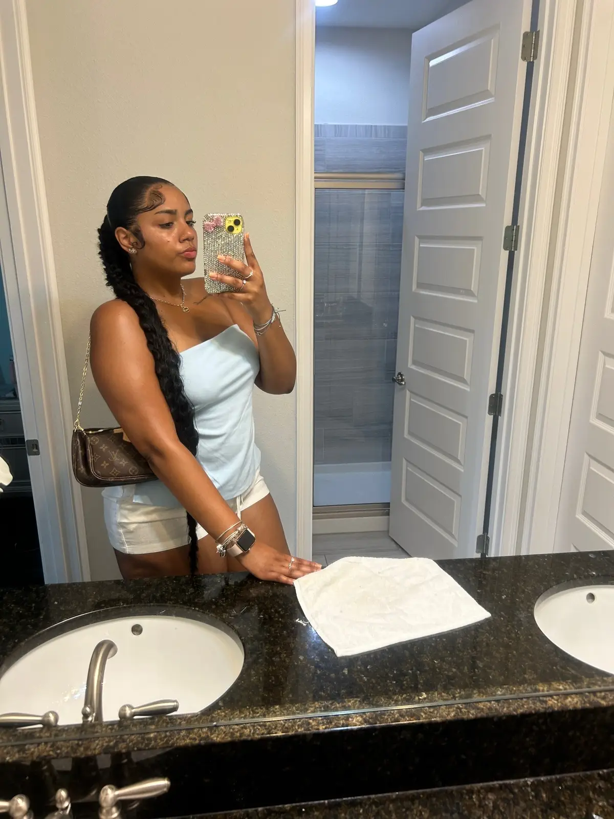 Mirror pics always eat 😫