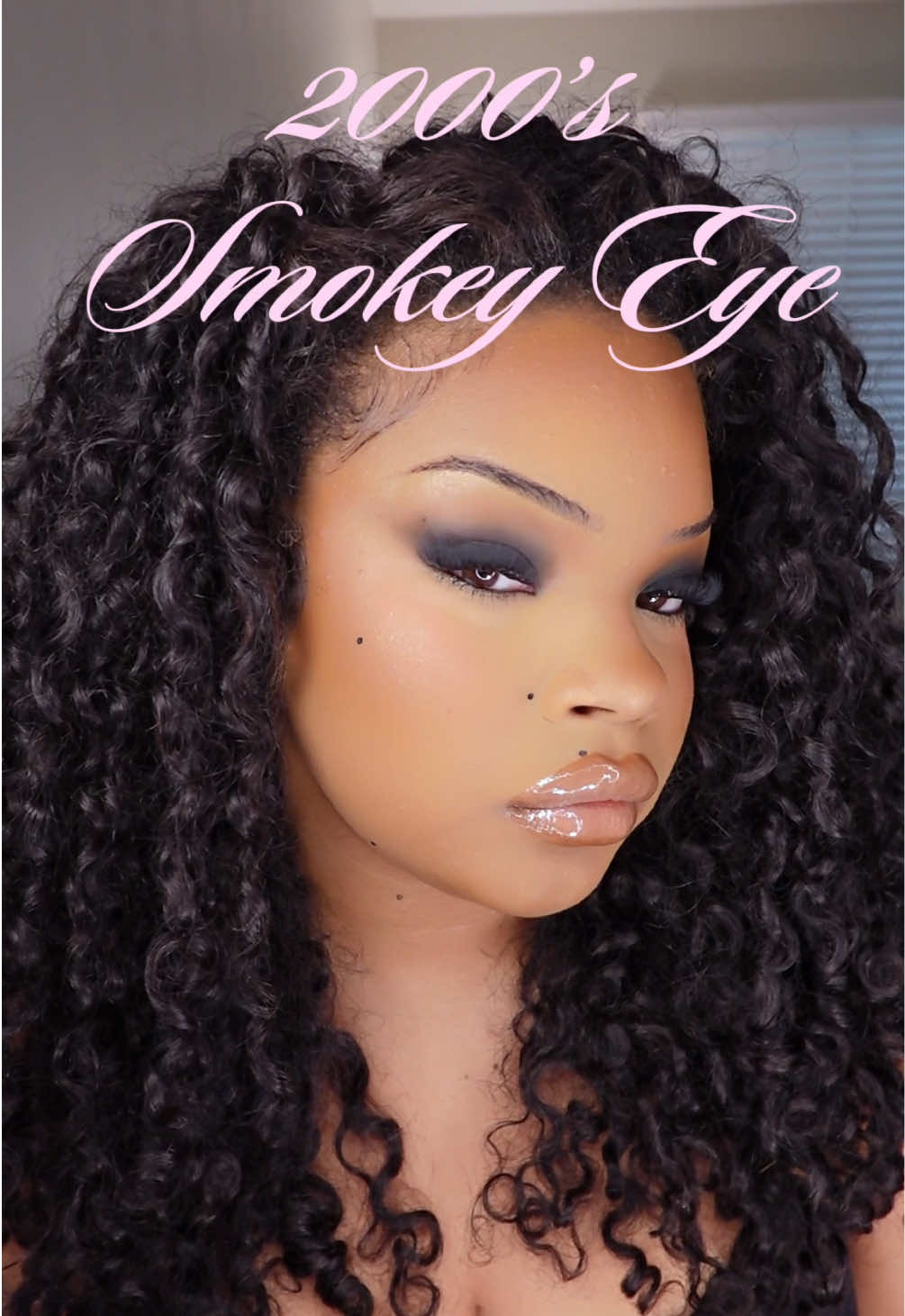Guess whosssss back??? 💄💋With a new camera & setup ;). Doing a Smokey eye for beginners tutorial because it was highly requested (and because my auntie asked me too 😛) do u guys like this new setup?? Brushes from @Krystelle Lee| Beauty & Life #smokeyeye #smokeyeyelook #eyeshadow #eyeshadowtutorial #makeuptransformation #makeup #makeuphacks #makeupforbeginners #blackgirlmakeup 