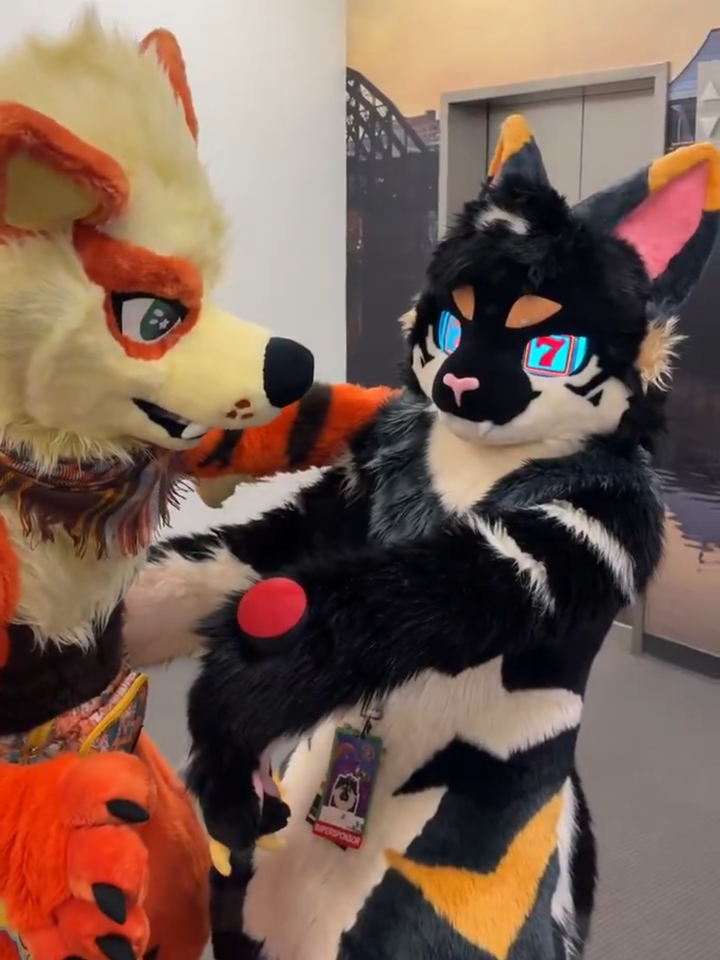 [Furry Show] Furry Lottery Machine Multifunctional Cat Furry Skull with Animated Electronic Eyes【兽装展示】兽人抽奖机带有动画电子眼的多功能猫咪兽人头骨#clothes #toy #cat #dog #ornaments #cute #funny #satisfyingvideo #creative #pet #foryourpage #fyp #tiktok #tiktokmademebuyit #viral #laugh #gamermac #teamwork #skibidi #furrytiktok