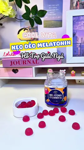 Mất ngủ, thức trắng, đầu óc mệt mỏi? Tui từng như thế… cho đến khi thử những viên kẹo dẻo nhỏ xíu này. Ngọt nhẹ, mà đêm ngủ sâu bất ngờ. #keodeomelatonincoolvita #keodeohotrongungon #coolvita #Hongcan #Hongcanunboxing 
