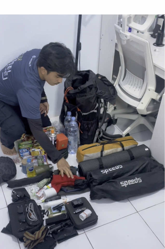 Persiapan hiking 1 hari 😁 #packing #tipistipis #pendakigunung #pendaki #pendakiindonesia #Hiking #carrier #eiger #eigertropicaladventure #speeds #fyp 