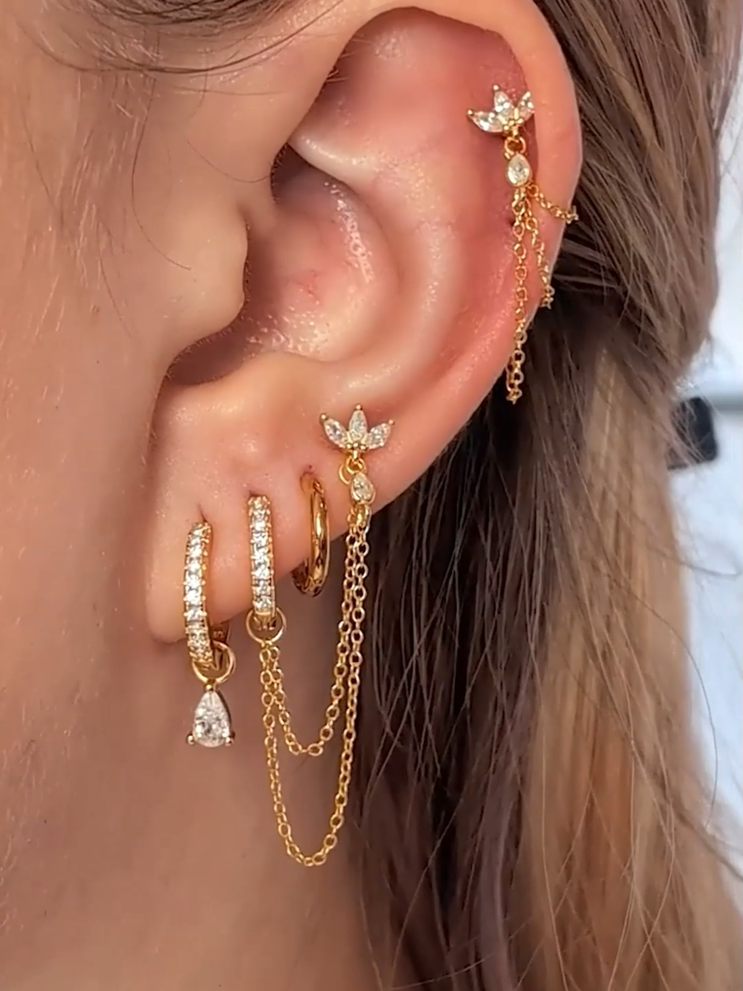Waterproof bling, no worries. #earringset #helixearring #JewelryLover #EarStackInspo #CartilagePiercing