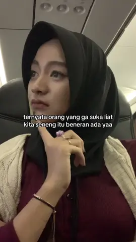 bahkan kita diem aja dia g seneng loh….