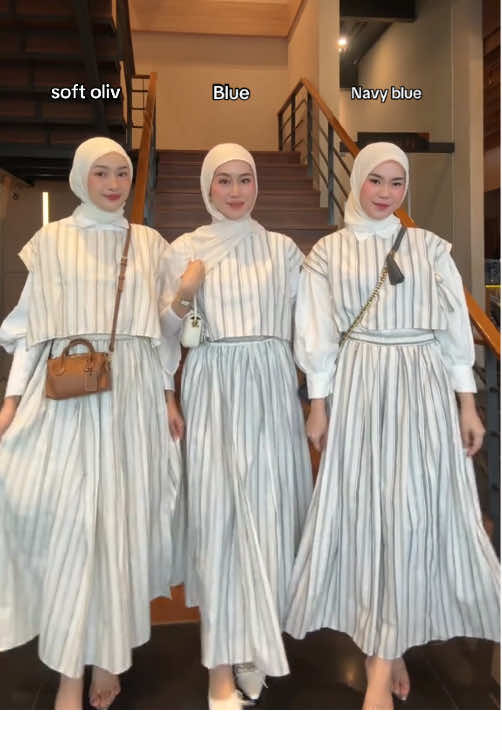 AMARA SET 🥰 Blue sama navy blue agak sedikit nyaru yaaa. Tapi smsm bagus ko warnanya 😉 Kalo kalian lebih suka yang warna apa? 