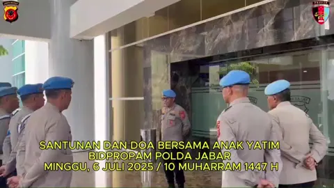Kegiatan Santunan dan Doa bersama anak yatim.Bidpropam Polda Jabar hadir untuk memberikan pelayanan terbaik, Yayasan Ar Rifqi yang beralamat di Komplek Bumi Panyileukan Blok L6 No 21/22,Kel. Cipadung Kidul Kec. Panyileukan Kota Bandung.semoga bantuan yang diberikan bermanfaat.@HumasPoldaJabar @Abdul Karim 
