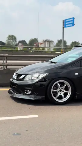 📹 Rolling by @ini.Liona✌🏼  #honda #civic #hondacivic #civicfb #simplenclean 