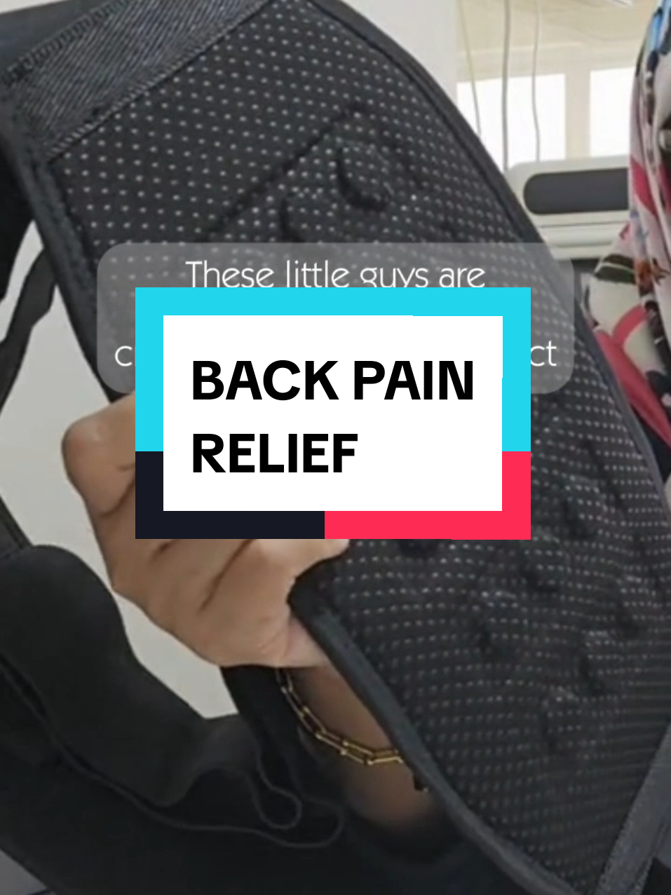 How does this back brace warm up without batteries? 👉 It uses magnets and your body’s natural heat. 👉 The magnets help boost blood flow, which helps your back feel better. 👉 And the fabric traps your body heat, so it gets warm on its own. 🔥 Feels like a soft, natural heating pad — no cords, no plugs! ✅ Just strap it on and go. #lowerbackpainrelief #naturaltherapy #backbrace #createtowin #createtoearn #fyp 