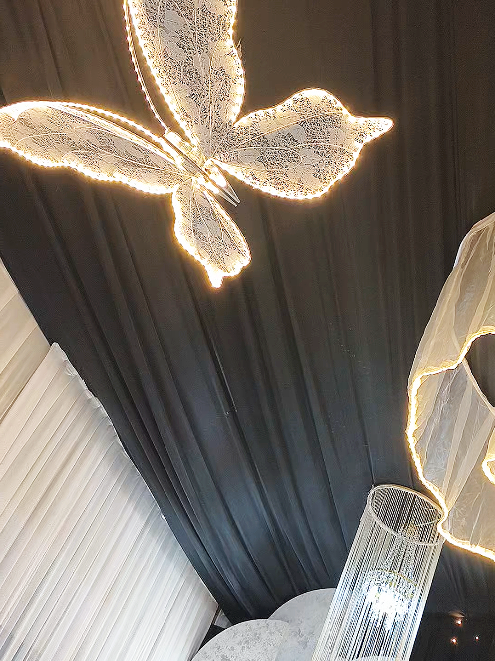 Lampu Gantung model Kupu kupu dekorasi tenda pelaminan wedding #lampugantungkupukupu #lampugantungdekorasi #lampudekorasi #dekorasiwedding #racuntiktok #belilokal #cuantanpabatas #wibgajian 