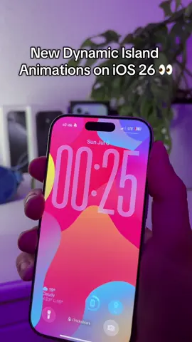New Dynamic Island  Animations on iOS 26 👀 #apple #newios #newiphoneupdate #ios26 #dynamicisland 