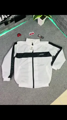 Jaket Zeys ready stock! Keren, nyaman, langsung sikat🔥 #JaketZeys #ZeysOriginal #ZeysStyle #OutfitHarian #JaketKeren #StreetwearID #FashionPria #OOTDPria #ZeysReady #B1anStore #JaketZeys #ZeysDailyWear #ZeysReadyStock #JaketKekinian #OutfitSimple #StylePria #ZeysFashion #ZeysLokal #JaketPriaKeren #ZeysLook 