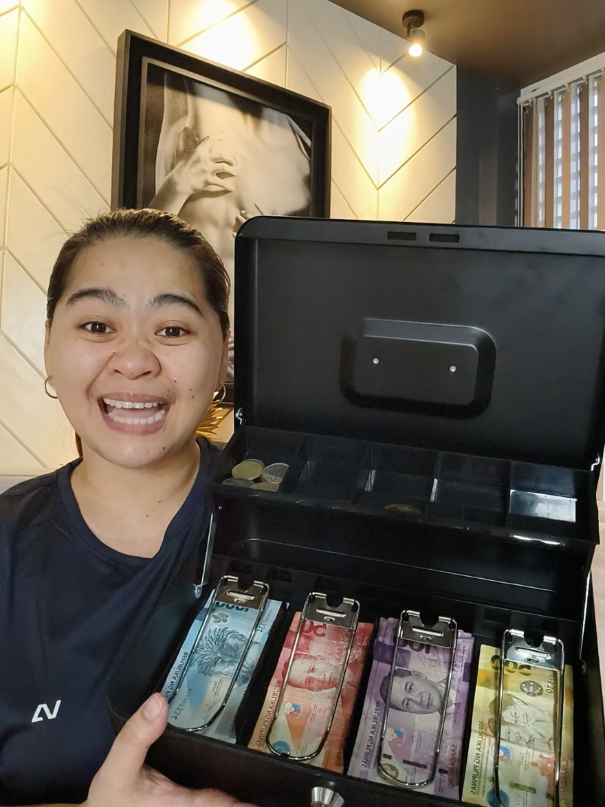 Buy here Money Box, lagayan ng Pera sa mga Tindahan natin or pwede rin lagayan ng mga jewelry. Ganda at quality rin ito. Tagal na saakin nito. #moneybox#cashbox#cashierbox#organizerbox#trending#fypシ゚viral 