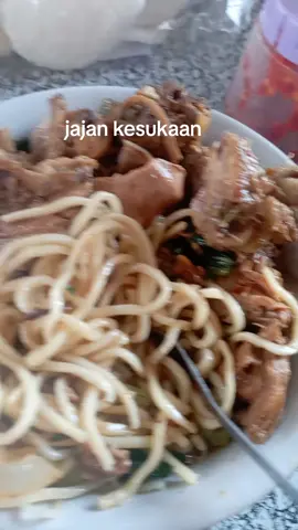 jajan nya yang begini aja soalnya yang begitumah ga ada😀🤣😋🤭 #tiktok #bahagia #iburumahtangga #jajanbaso #afiliettetiktok 
