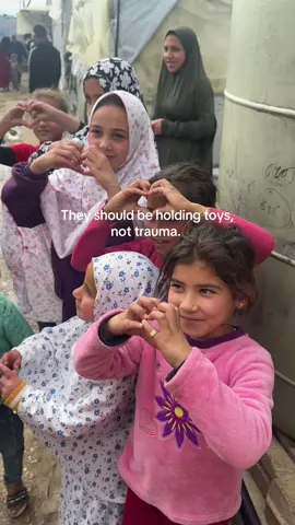 Donate to the link in my bio to help provide Palestinian and Syrian refugees with life saving aid, food and water. Let’s help them to live in dignity and peace inshallah. #fyp #foryoupage❤️❤️ #🍉 #gaza #palestine #war #refugees #deployment #charity #innocent #children #humanity #humanitarian #fundraising #volunteering #volunteer #syria #lebanon #promomakanliburan 