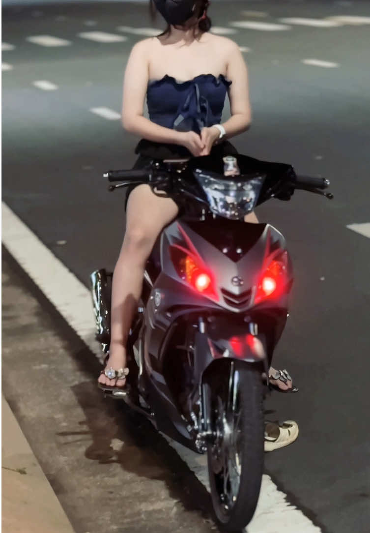 Đừng ai để ý dép tổ ông của em nha em kê xe🥲 #xuhuong #exnho #ex2010 #fyp 