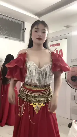Chỉ là yêu nhảy chứ k phải chuyên ạ 🥰🥰 #dancecover #dancechallenge #xuhuongtiktok #vairal 