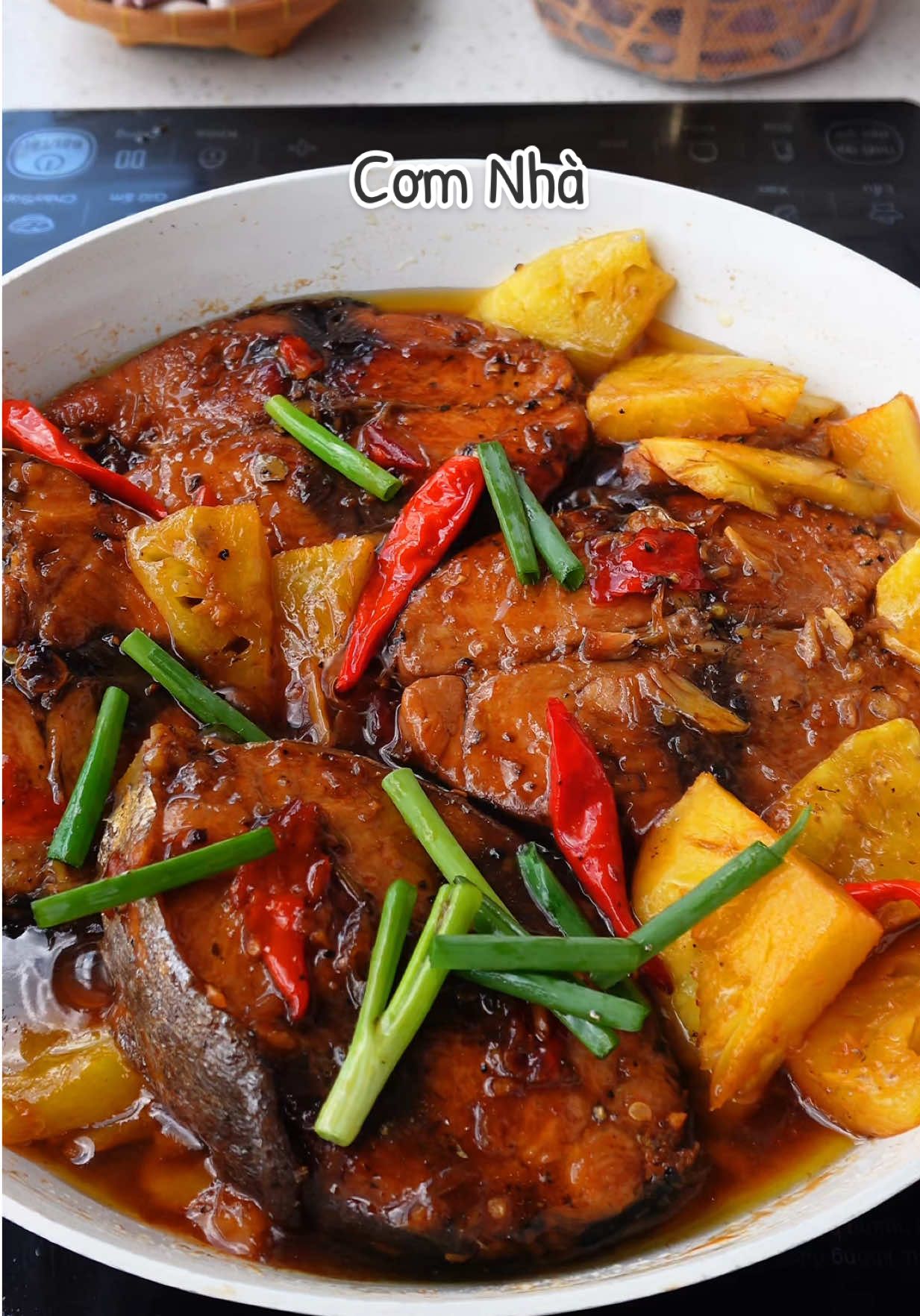 Cơm nhà bữa nay em có món : Cá ngừ kho khóm + Rau muống luộc #Ancungtiktok #LearnOnTikTok #anngonnaugon #tranquocthai 