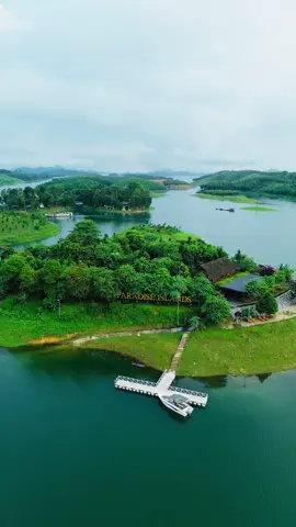 Mưa đi qua, hồ Thác Bà lại hiện lên trong xanh và đẹp hơn, khiến lòng người cũng dịu lại #paradiseisland #hothacba #dulichyenbai #dulichlaocai #laocai #dulichvietnam #checkinvietnam #trend #xuhuong 