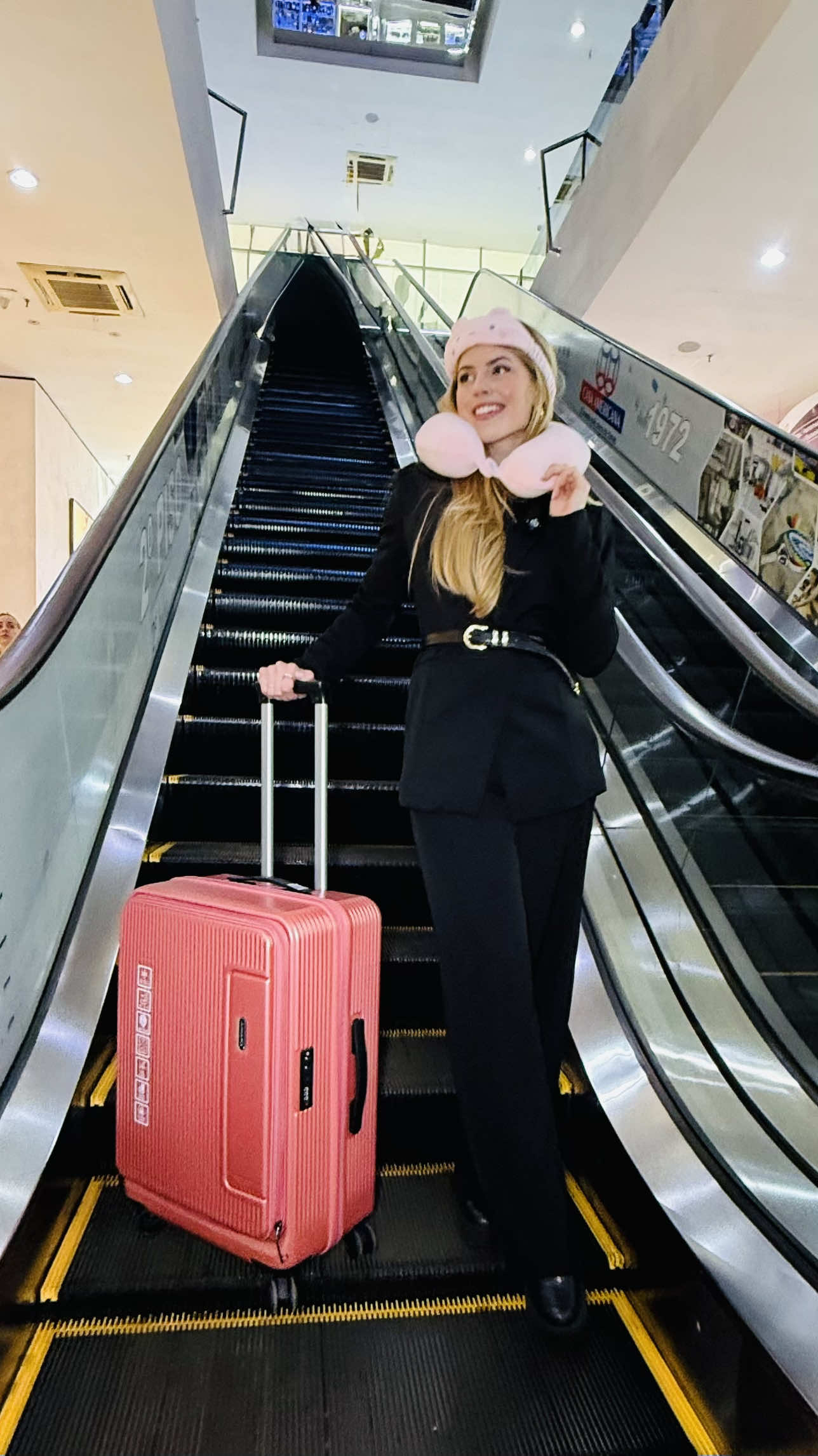 🎒✈️ Prepare-se para as férias de julho com estilo! No 2º andar do Shopping Paris, a Casa Americana tem tudo o que você precisa — e hoje o destaque vai para as malas incríveis que vão acompanhar você em todas as aventuras! 🌍🧳 Passe e renove a sua! 😉 📍 Casa Americana – 2º piso, Shopping Paris #CasaAmericana #ShoppingParis #FériasDeJulho #MalasDeViagem #ViagemComEstilo #TudoEmUmSóLugar