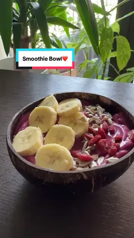 Smoothie Bowl Recipe💚 #smoothiebowl #smoothiebowlrecipes #smoothie #recipes #healthysmoothie #breakfastsmoothie #summerrecipes #healthyrecipes  Healthy & delicious Smoothie Bowl Recipe👇🏼 2-3 frozen bananas 1 cup frozen pineapple cubes  1.5 cups frozen pink dragon fruit puree ( pitaya) 1/4 cup plant based milk @Alpro  1 scoop collagen powder @Sunwarrior  Optional toppings: banana slices, Goji berries, sunflower seeds 💚 Save this and follow for more healthy & delicious summer recipes💚