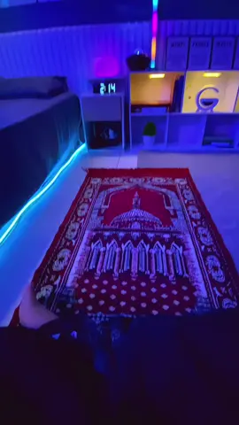 “Ya Allah ingatkan aku, bahwa akhiratmu lebih penting dari seisi dunia yang penuh tipu daya ini”. #kamaraesthetic #kamarminimalis #arabicsong #aesthetic #ftypシ 