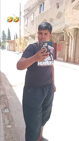 شعب ماله حال فمه 😅😅