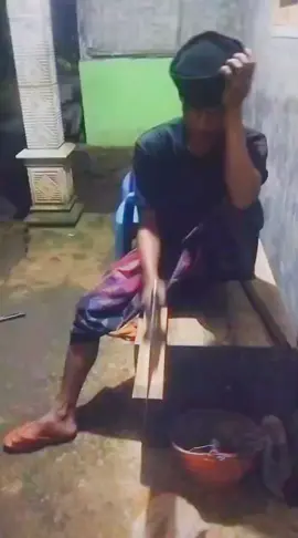sibuk bos.. dandani kandang ayam 😂😂🙏🏾..
