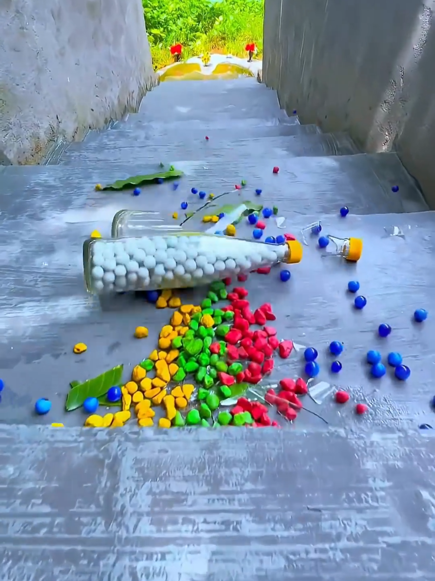 Physics Experiment with a Glass Bottle on a Staircase  #asmr #satisfying #fyp #usa_tiktok #experiment #losangeles #losangeles