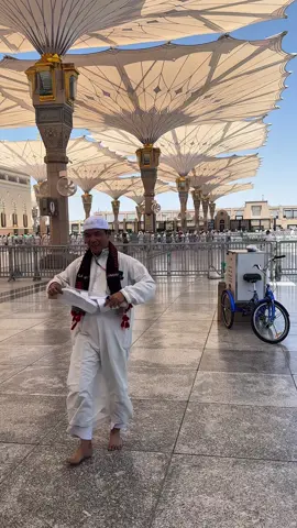 Buat yang sering lupa nyimpen semdal, di madinah sudah ada fasilitas baru yaitu pembagian sandal gratis bagi  yang hilang atau lupa . #explore #explore #umroh #mekkah #madinah #traveller 