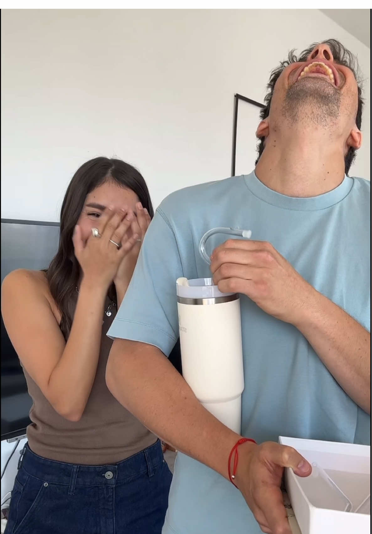 ביקשתם - קיבלתם 😂😂 אגב, ככה אני בדיוק גם על סט צילומים, למי שתהה .. @Yadin Gellman  #פספוסים #צחוקים 