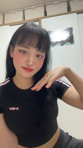 앞머리 잘랐오 ㅎㅎ