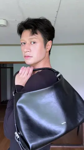 @standoil Mushy Bag in Black Luckily I have *new* purse 🥹 I can’t WAIT to put all of my skincare in here #mensfashionwear #tokyofashion #koreanfashion #standoilbag #メンズファッション #tokyo #モデル #東京モデル 