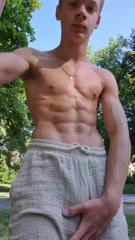 Training für einen krassen Rücken und Sixpack  #sixpack #abs#abs #back #crazyback #rückentraining #sixpacktraining #calisthenics #calesthenics @Bori @Toni @Coach Aaron NNG Shop 