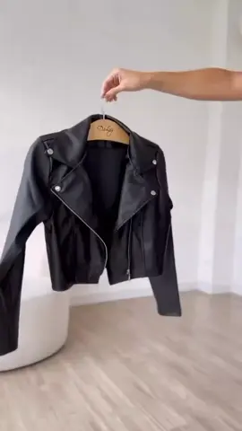 jaqueta couro sintético zíper inverso  #moda #modelo #modafeminina 
