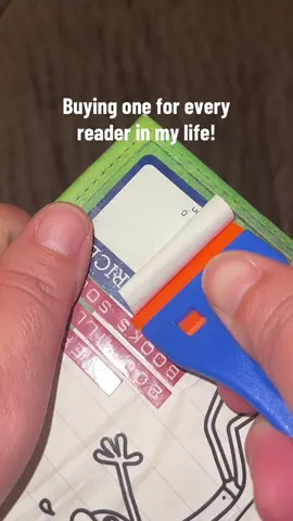 This little scraper saved my sanity. If you’re still peeling with your nails, this is your sign. I didn’t expect to love a sticker scraper this much… but here we are 🫠 Comes with 2 scrapers + 120 refills = no more sticker goo battles ✌️ #tiktokmademebuyit #Scraper #StickerRemoval #ADHDTools #SatisfyingClean #TikTokShopFinds #bookwormstruggles #decalremoval #fasttrack30July 