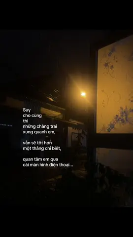 Suy cho cùng  thì những chàng trai xung quanh em,  vẫn sẽ tốt hơn  một thằng chỉ biết,  quan tâm em qua  cái màn hình điện thoại... #xhtiktok #fyp #thuyuyen #couple 