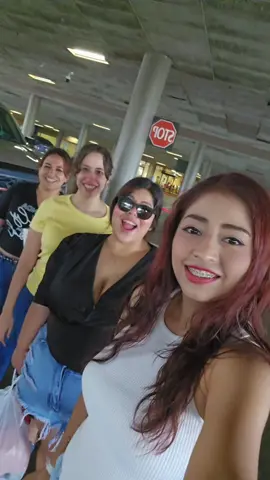 🔥 She Wolf modo: ACTIVADO. Nosotras aullando, bailando y olvidando los problemas 🤣 #SheWolf #fypシ゚ #fyp #foryoupage #viralvideos #tik_tok #lmynlworldtour #shakira @Shakira @Pilar Rodríguez 