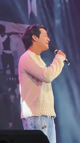 Đẹp trai nên hát nghe cũng êm tai 😂#kimbum 